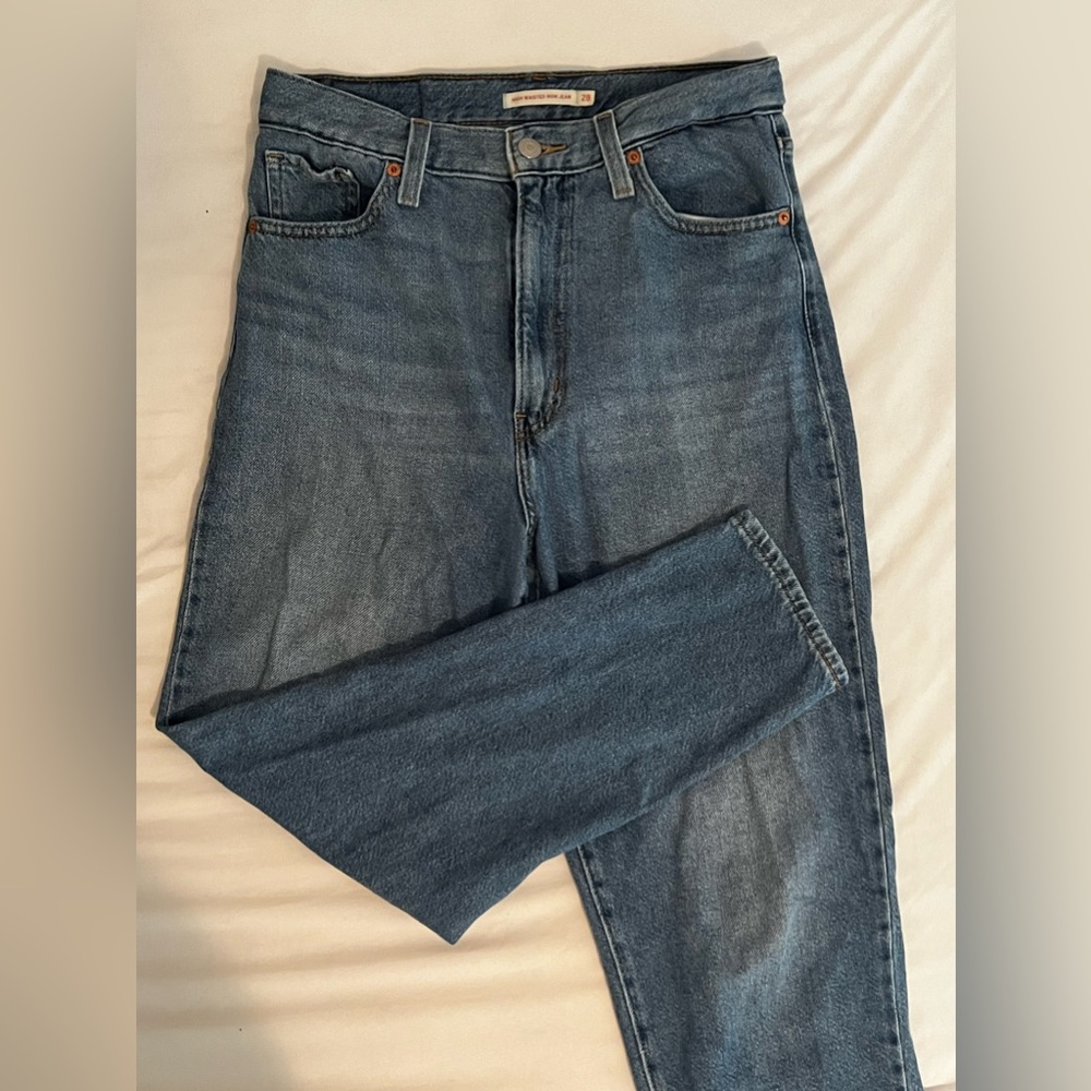 Levi’s high waisted mom jeans size 28
